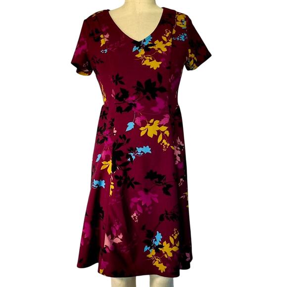 Womens Dress Sie Medium Purple Floral Cottage Spring Feminine Church Modest Fun - Picture 1 of 8